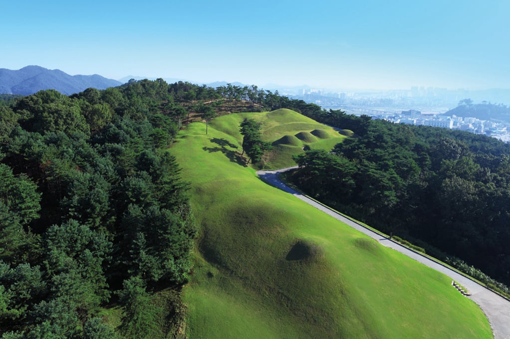 Baekje Historic Areas in Gongju
				(Gongsanseong Fortress, Tomb of King Muryeong and Royal Tombs)