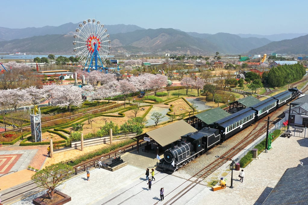 Seomjingang Train Village