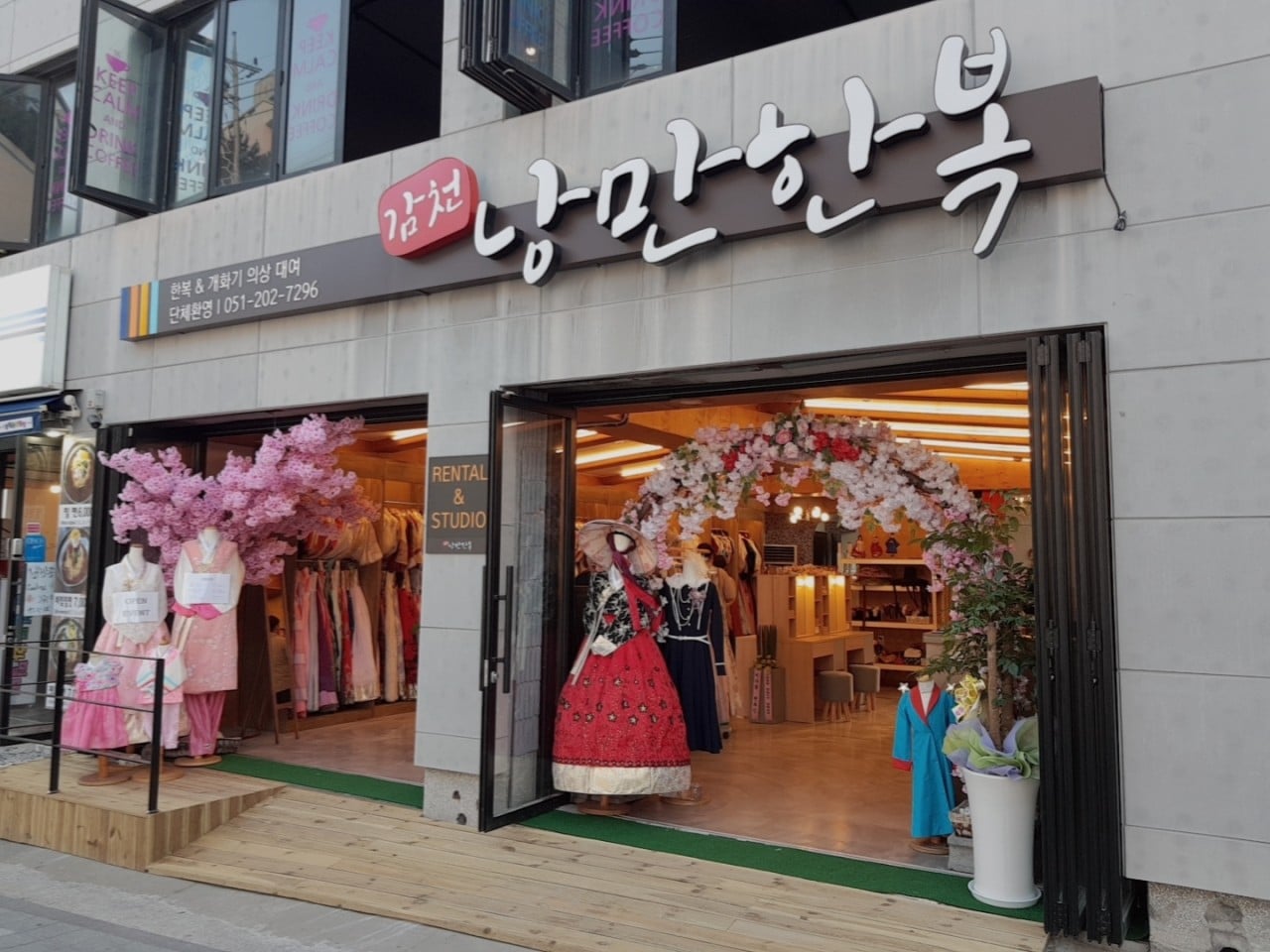 Gamcheon Romantic Hanbok
