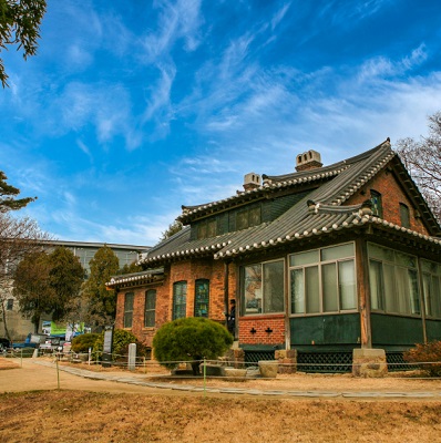 Experience Korea’s modern history and culture along the alley