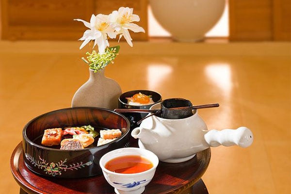 Korean Food & Culture Walk in Palaces & Hanok