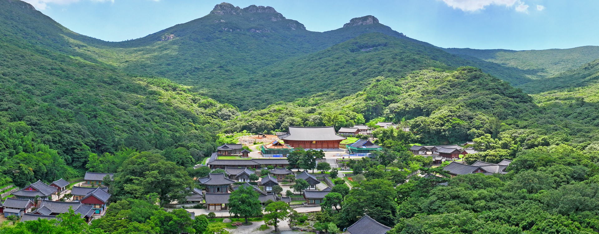A Peaceful Retreat with the Aroma of Tea:<br> Daeheungsa Temple