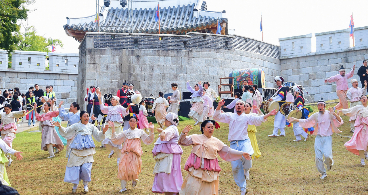 Dongnaeeupseong History Festival