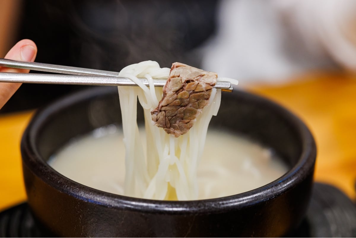 Thin noodles in Ox bone soup