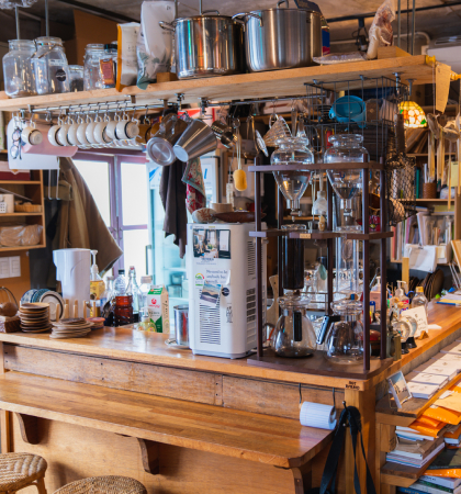 A book store where you can taste hand drip coffee, Sonmok Seoga