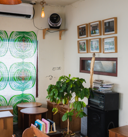 A bookstore full of various books and clutter, Sonmok Seoga