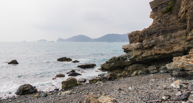 Beaches of gravel around the Huinnyeoul Coastal Tunnel