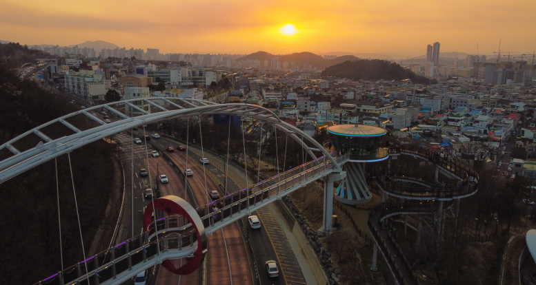 Apsan Sunset Observatory where you can enjoy the view of Daegu city center bathed in sunset