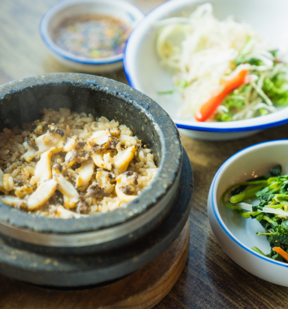 A table of abalone hot stone pot rice