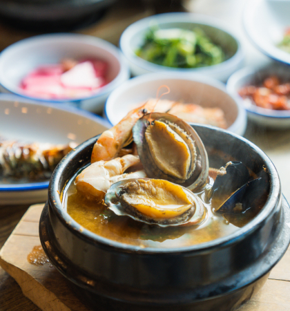 Jeonbok ttukbaegi made with abalone and seafood