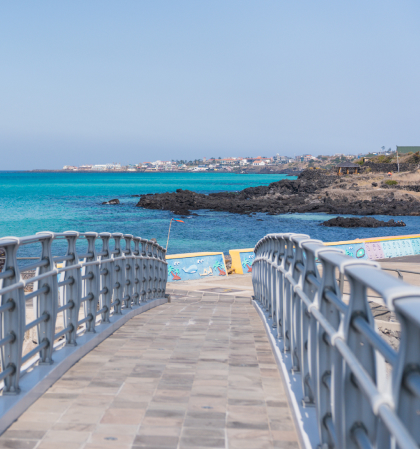 Jeju Silk Bridge where you can appreciate the beauty of the sunset