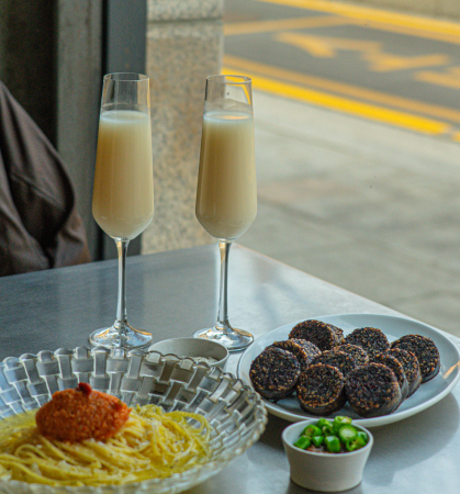 A folk restaurant with fusion-style side dishe