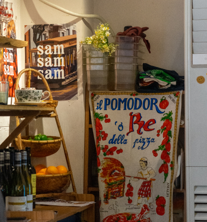 Little America on Yongnidan Street, Sam Sam Sam