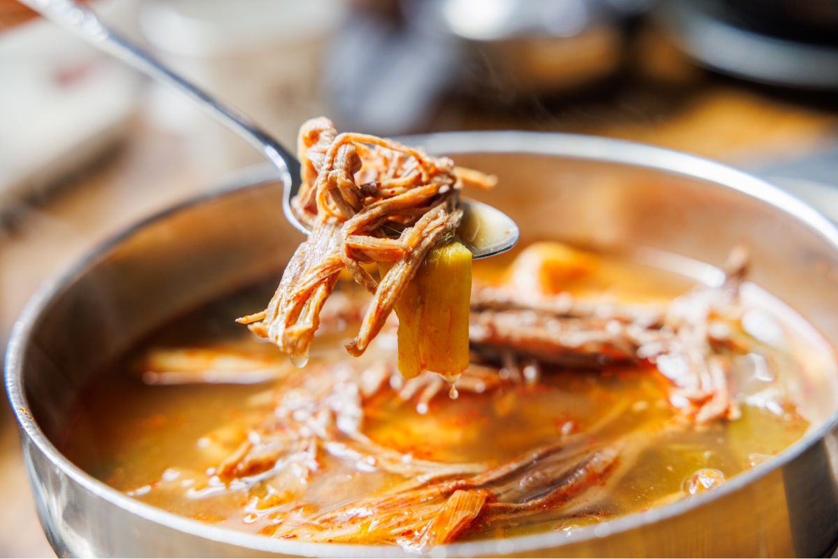 A spicy beef stew that is good for a hangover A spicy and refreshing bite of yukgaejang