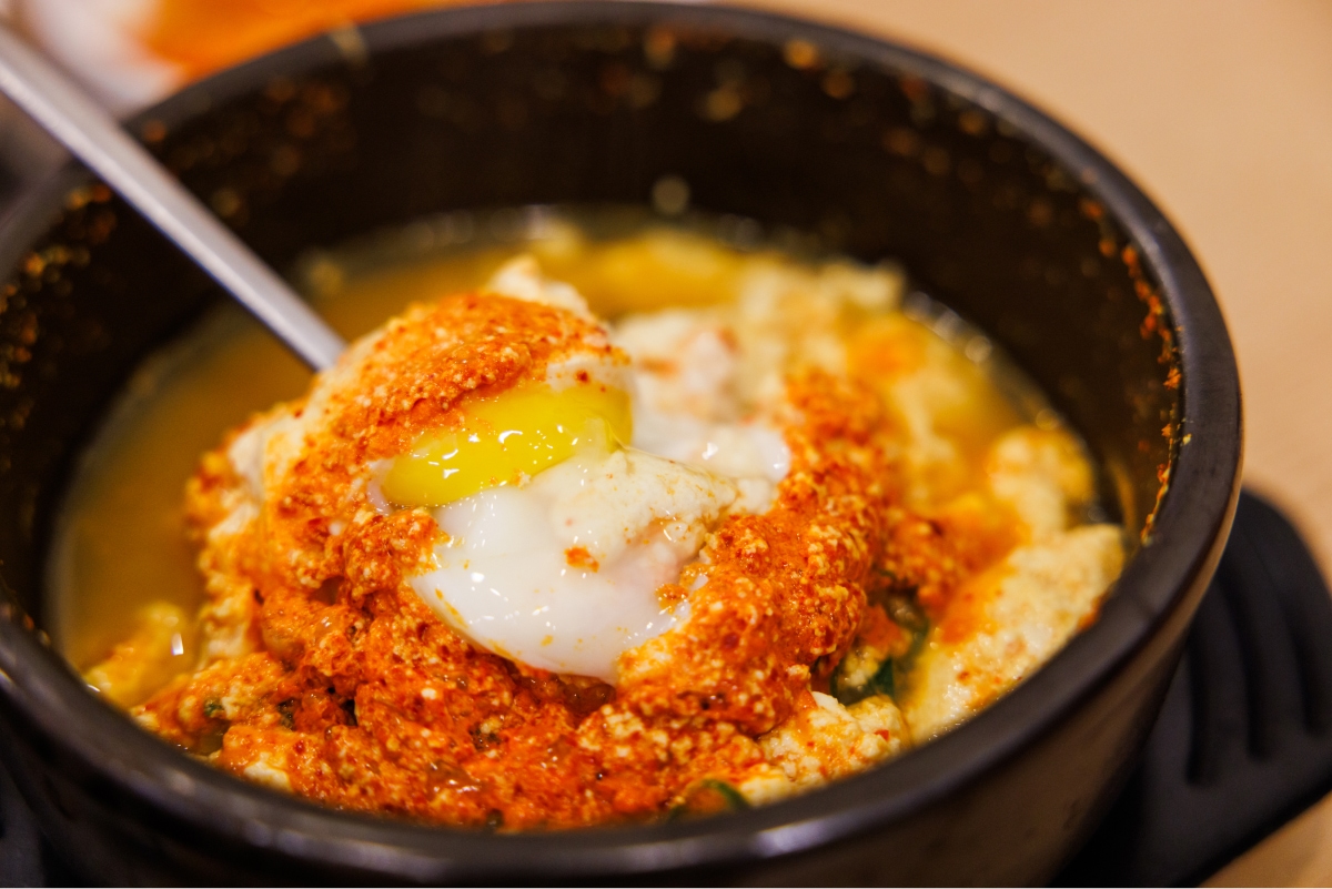 Soft tofu stew that helps with hangovers Soft tofu stew jjigae with red pepper powder
