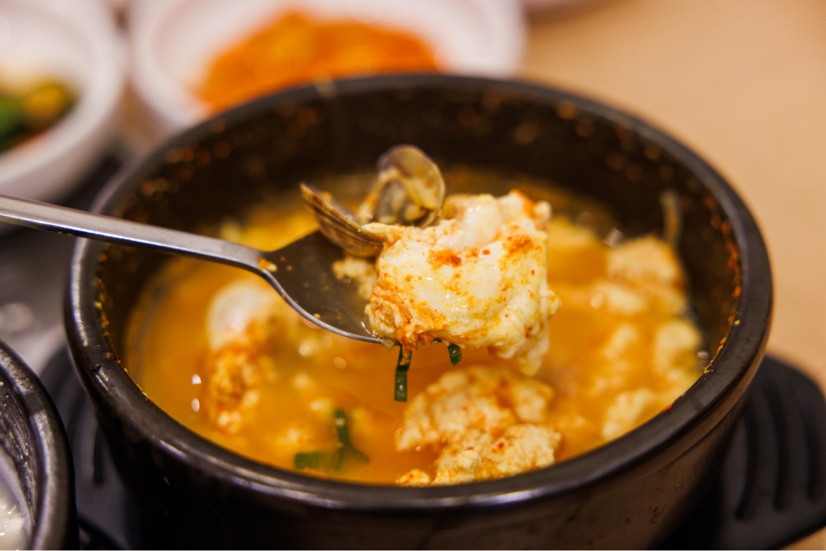 Soft tofu stew that helps with hangovers A spoonful of soft tofu stew