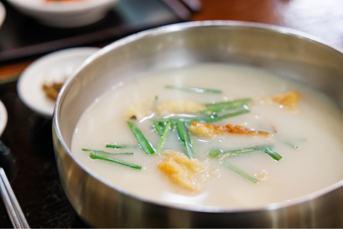 A clear soup dish to help with hangovers Dried pollack soup boiled with beef bone broth
