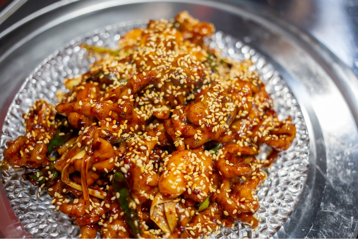 Charming chicken feet with spicy and sweet taste and chewy texture