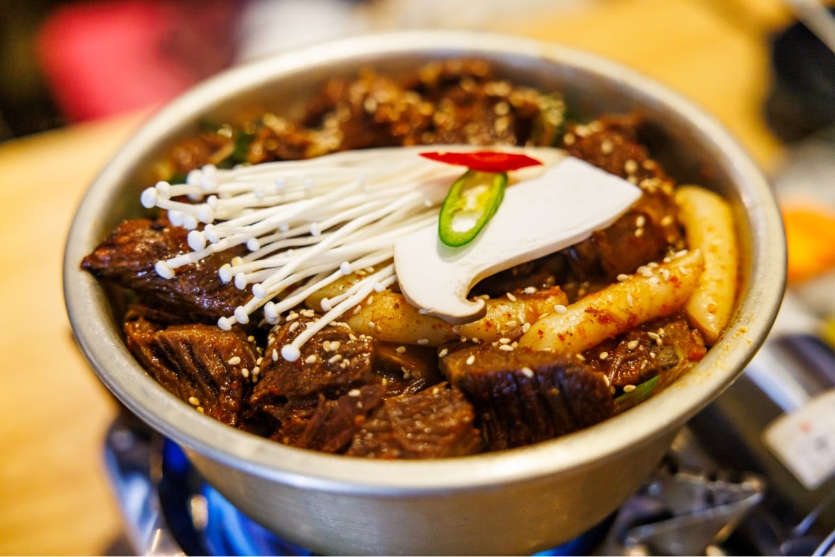 Braised short ribs cooked spicy with red pepper powder