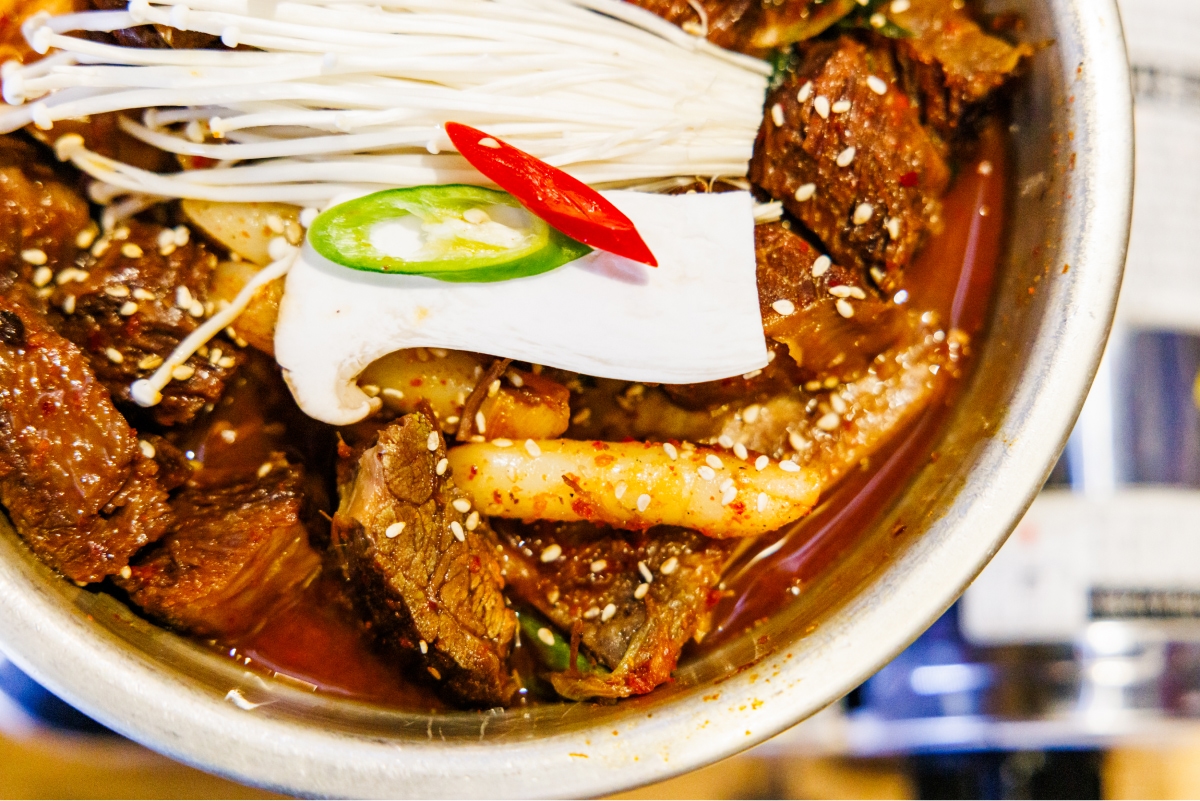 Braised short ribs cooked spicy with red pepper powder