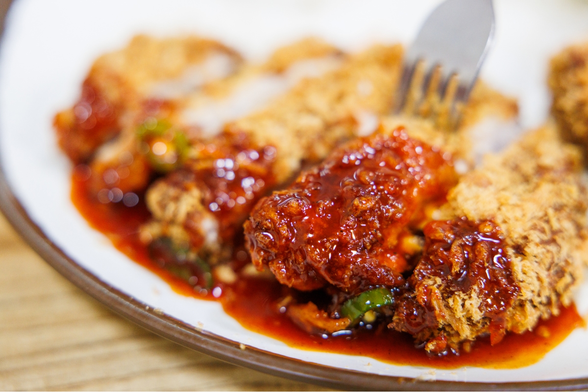 Pork cutlet with spicy sauce