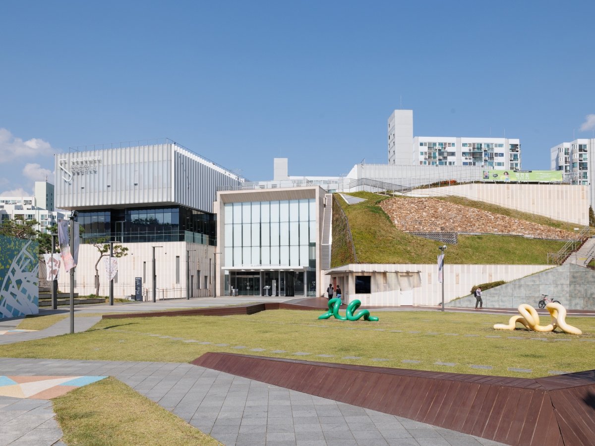 Panoramic view of the Buk Seoul Museum of Art from the wide yard