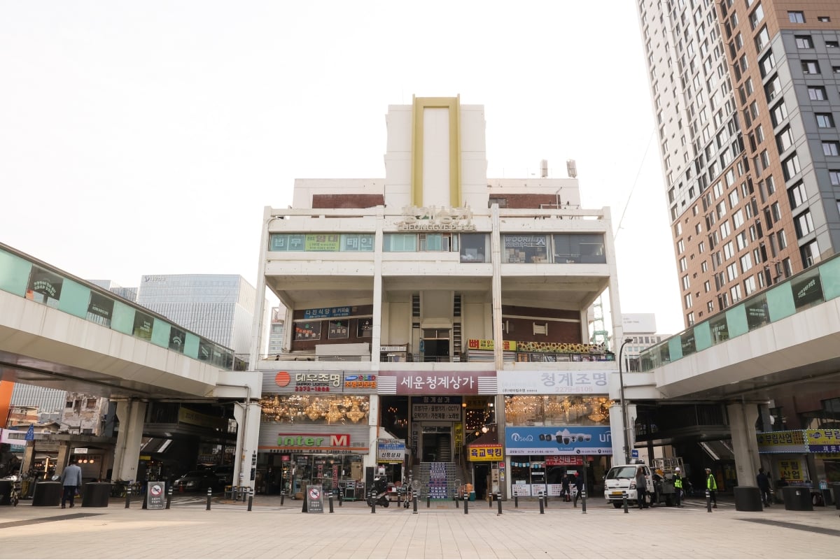 Seun cheonggye shopping mall exterior