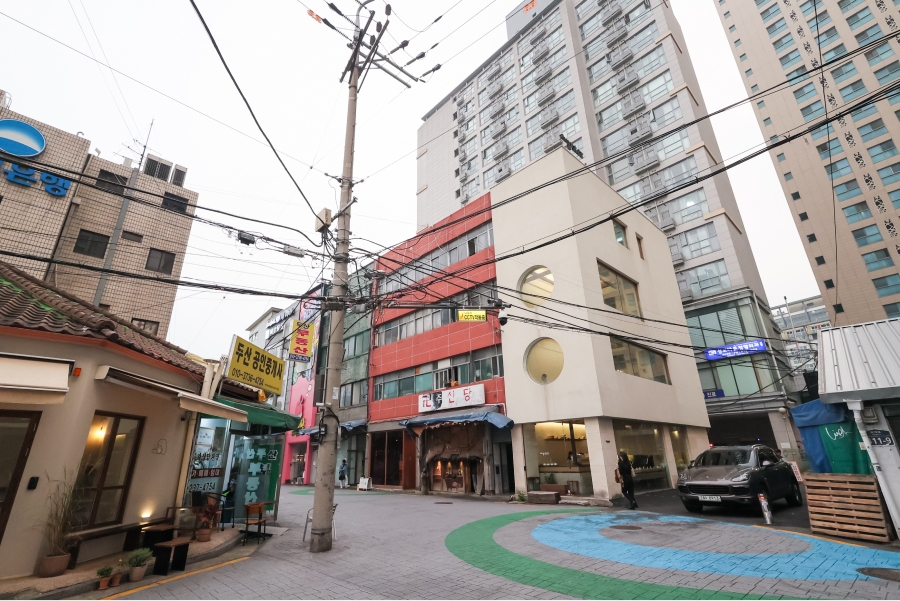 Popular restaurant street in Sindang-dong