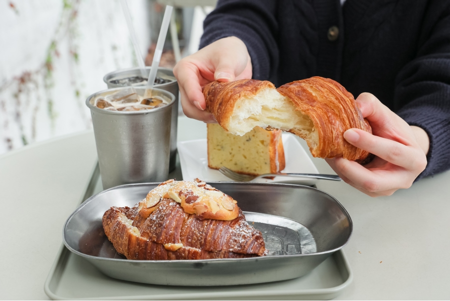 Shim Sejeong's popular dessert menu, croissant and freshly baked bread