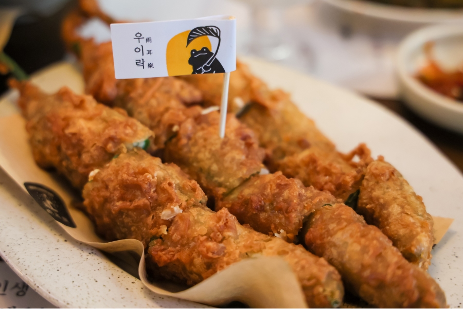 Wooyirak's signature menu, fried chili peppers
